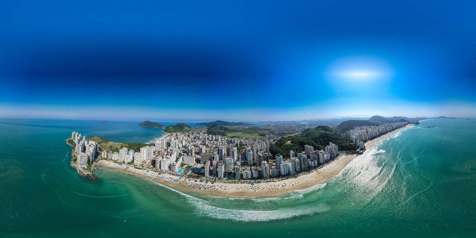 Vista panorâmica 360º da Praia das Astúrias, Guarujá-SP