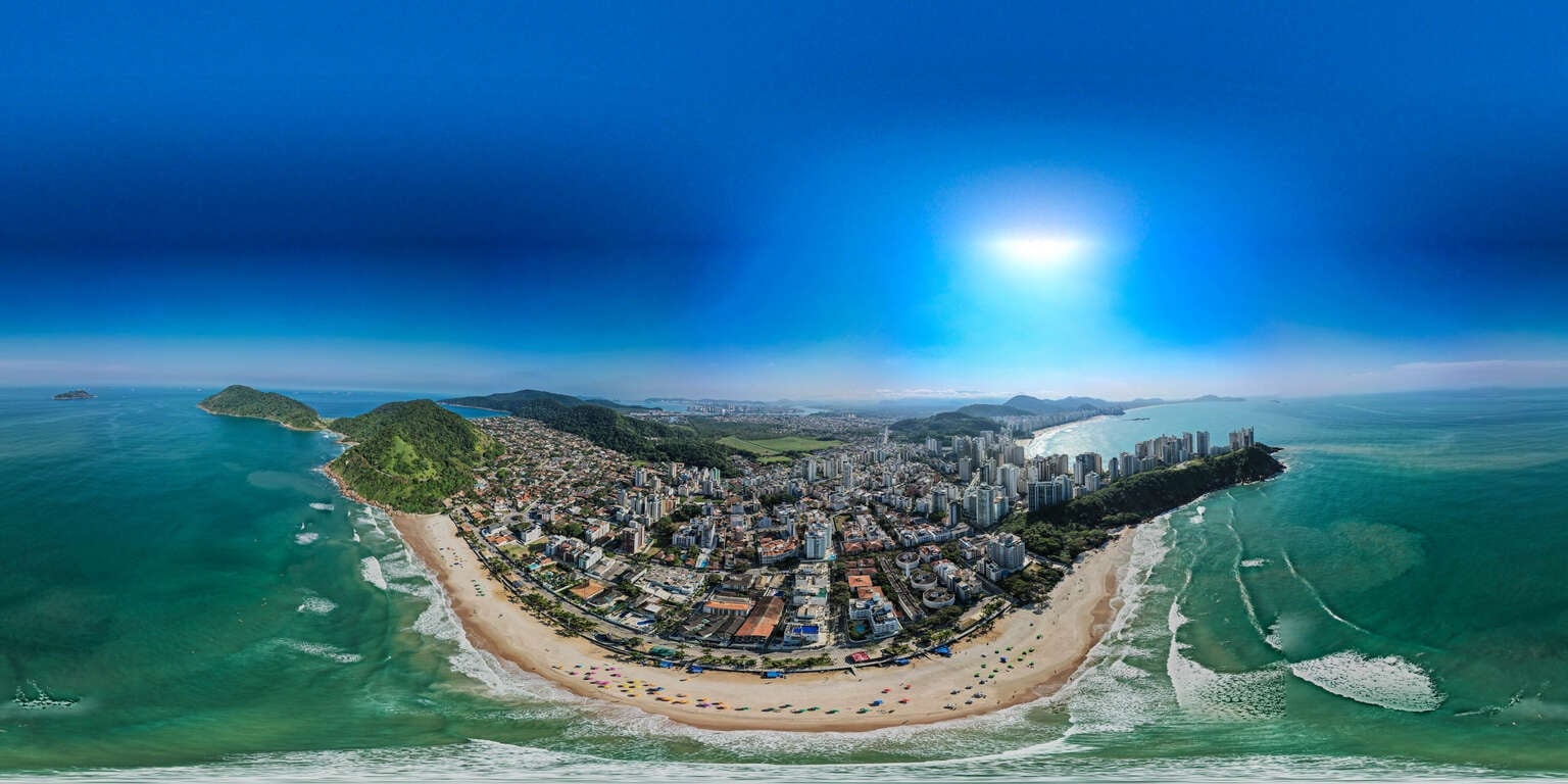 Vista panorâmica 360º da Praia do Tombo, Guarujá-SP
